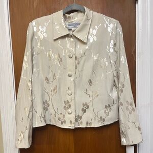 Jessica Howard Beige Floral Brocade Button front Top. 14